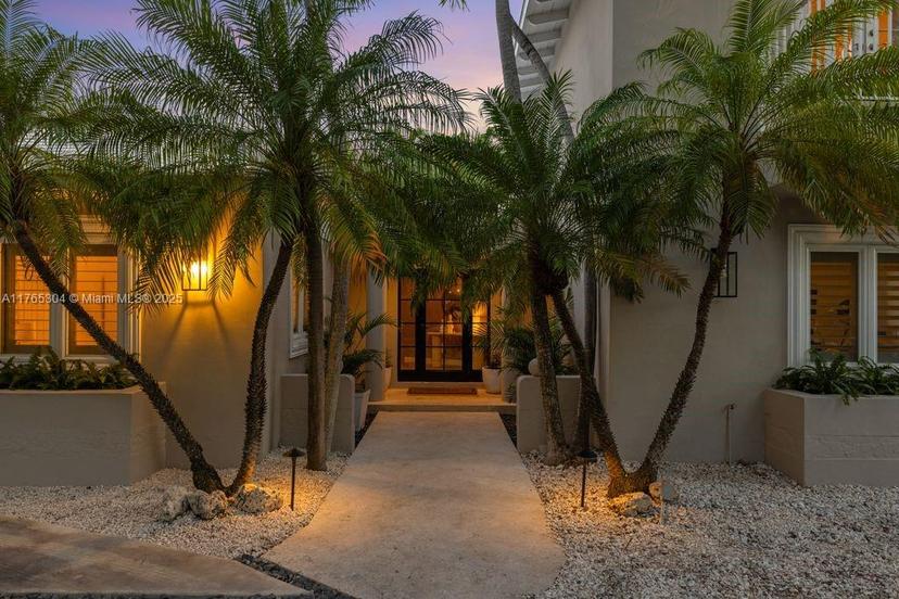 Picture of 200 W Mcintyre St, Key Biscayne FL 33149