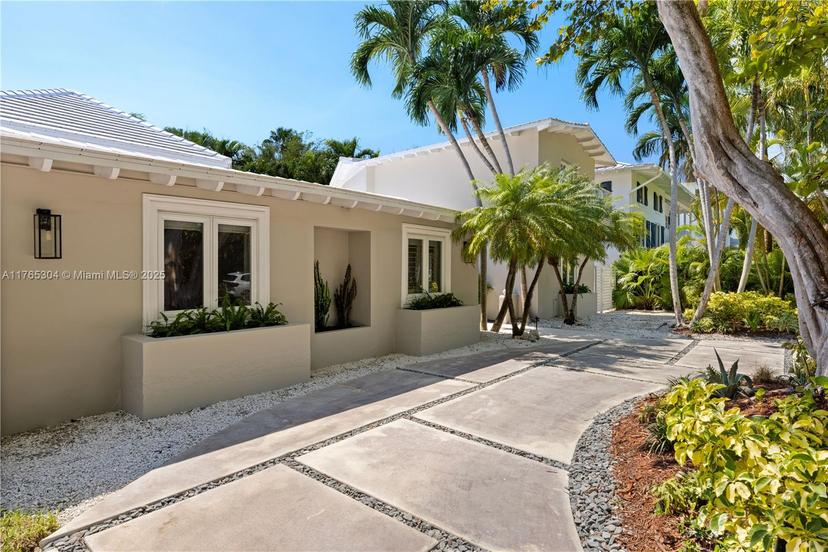 Picture of 200 W Mcintyre St, Key Biscayne FL 33149