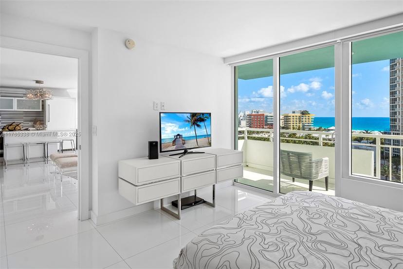 Picture of 400 S Pointe Dr # 1006, Miami Beach FL 33139
