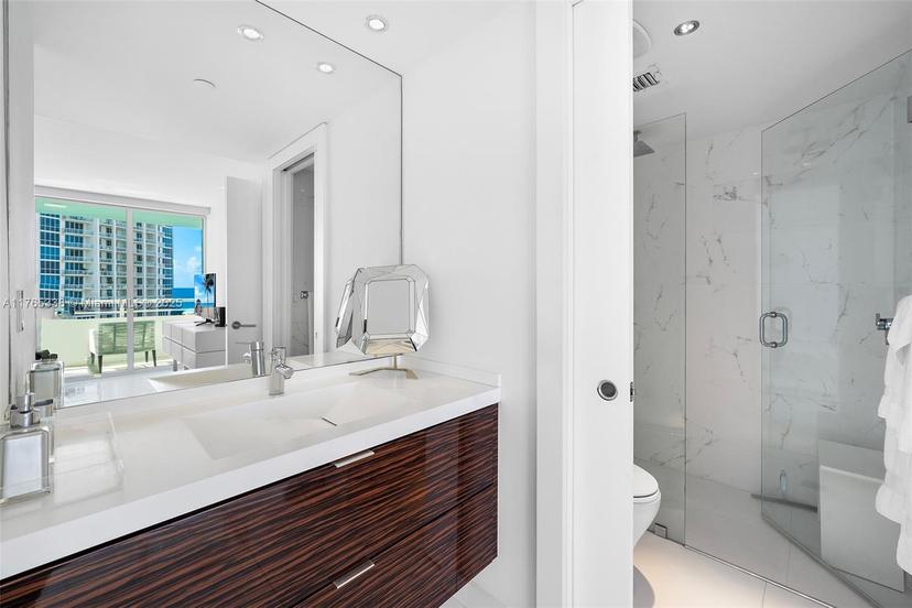 Picture of 400 S Pointe Dr # 1006, Miami Beach FL 33139