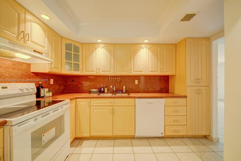 Picture of 1623 Collins Ave # 512, Miami Beach FL 33139