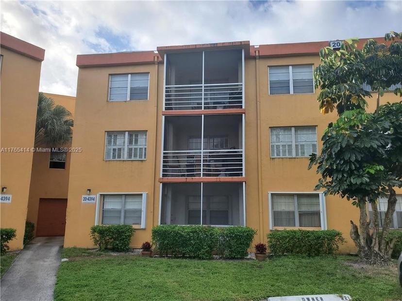 Picture of 4394 NW 9Th Ave # 3H, Deerfield Beach FL 33064