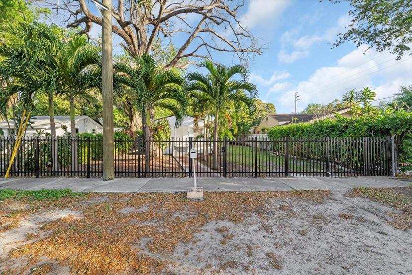 Picture of 2911 NW 30Th St, Miami FL 33142