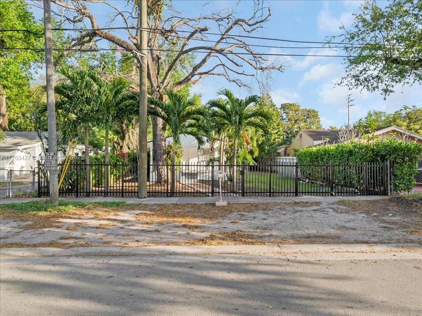 Picture of 2911 NW 30Th St, Miami FL 33142