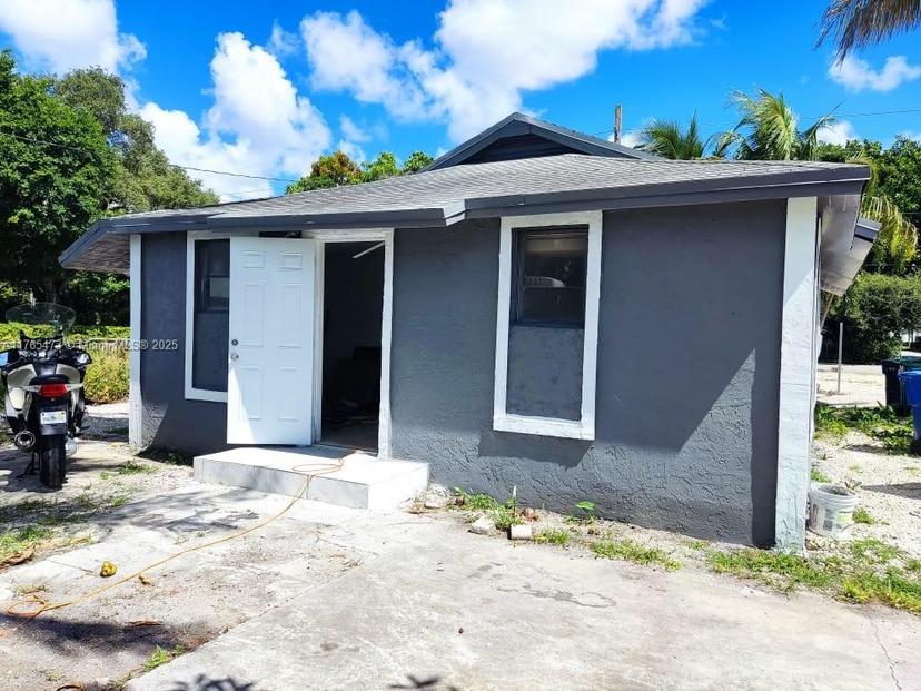 Picture of 900 NW 80Th St, Miami FL 33150