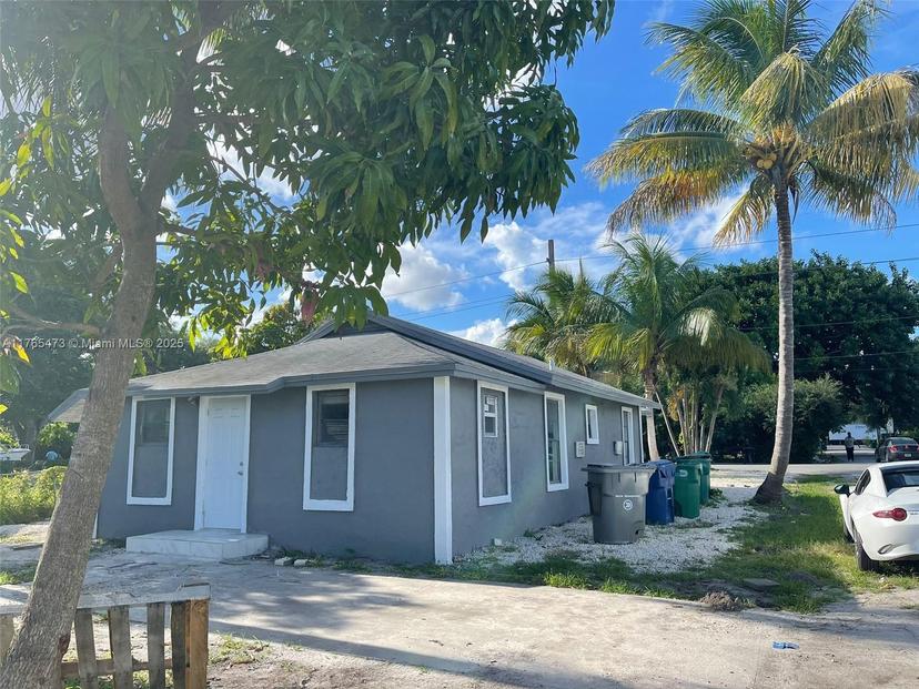 Picture of 900 NW 80Th St, Miami FL 33150