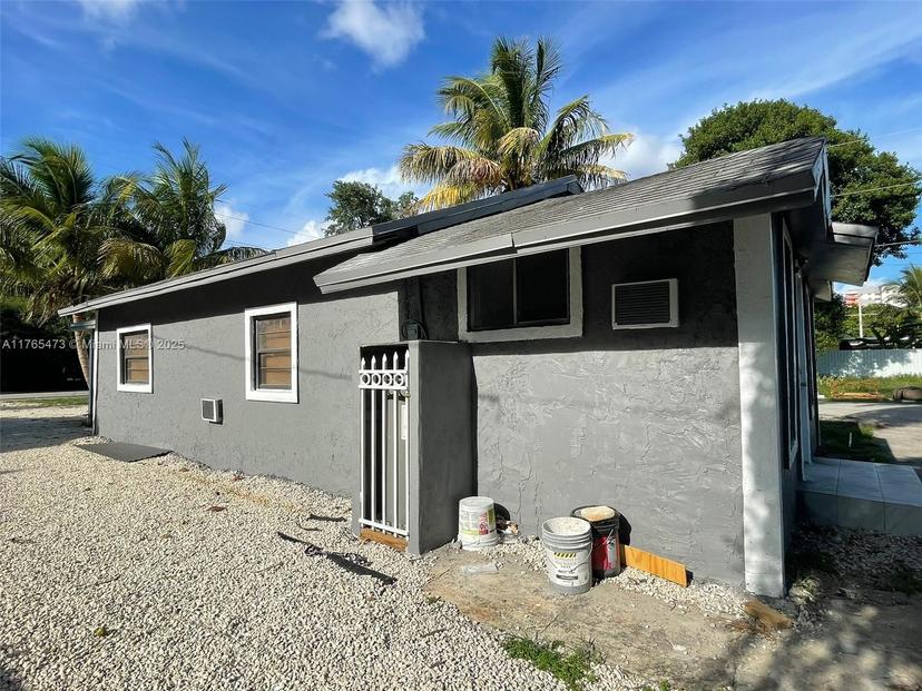 Picture of 900 NW 80Th St, Miami FL 33150