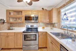 Picture of 9821 Sunrise Lakes Blvd # 107, Sunrise, FL 33322