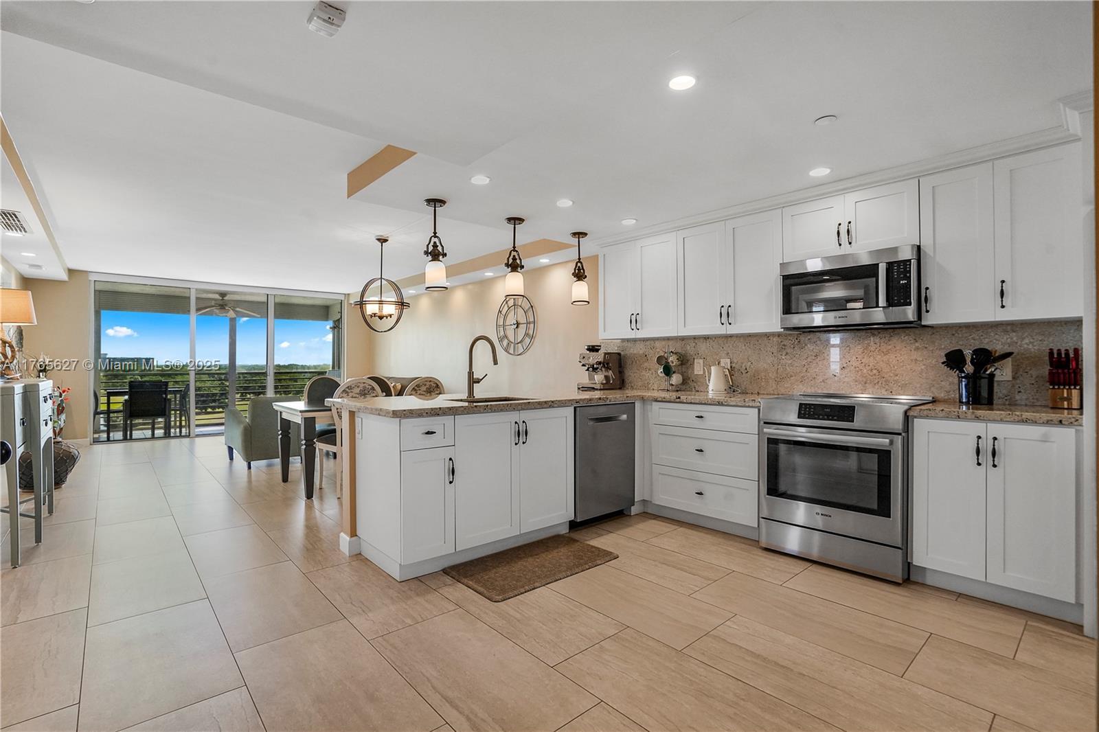 Picture of 3520 Oaks Way # 810, Pompano Beach, FL 33069