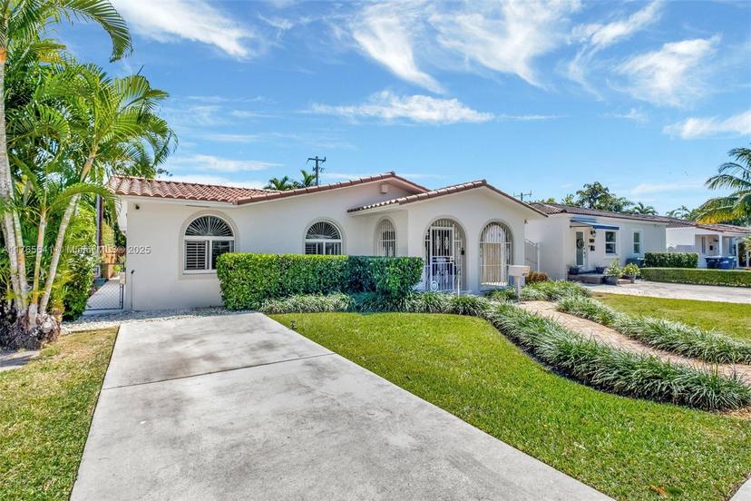 Picture of 3825 SW 58Th Ct, Miami FL 33155