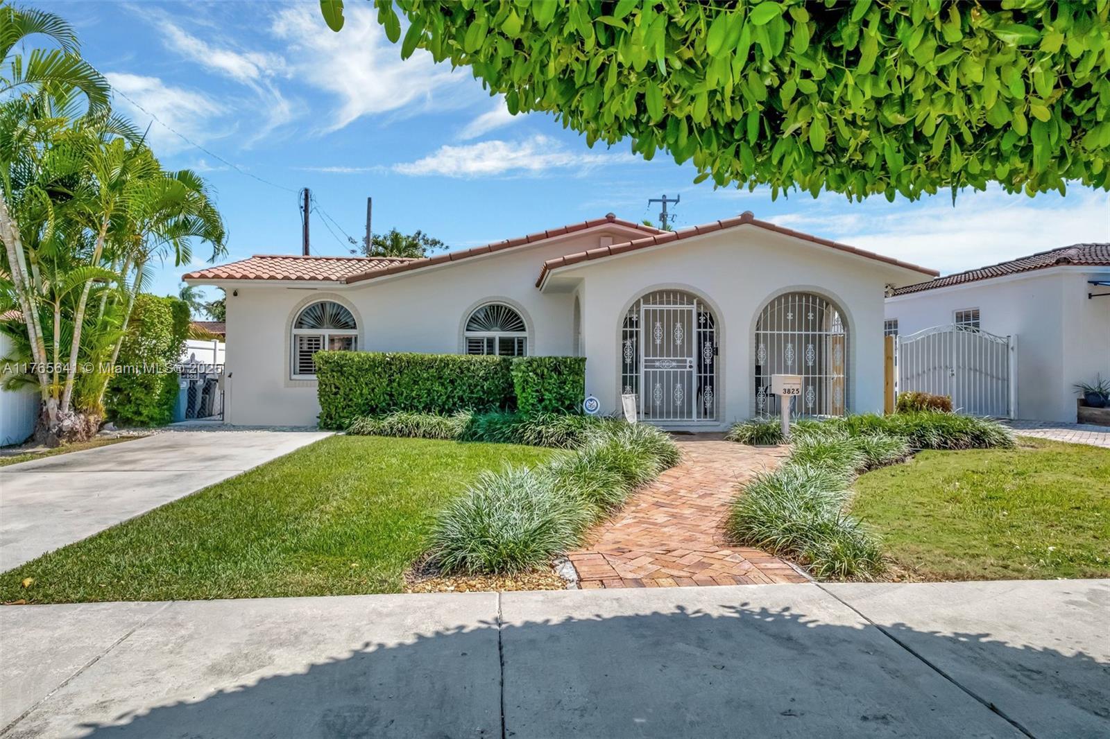 Picture of 3825 SW 58Th Ct, Miami, FL 33155