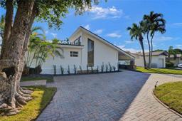 Picture of 19331 NE 18Th Ct, Miami, FL 33179