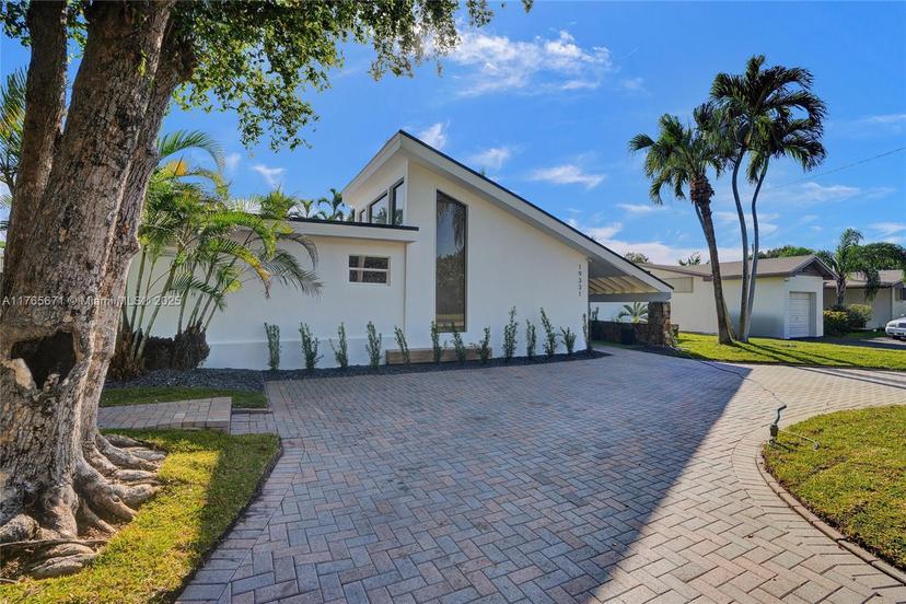 Picture of 19331 NE 18Th Ct, Miami FL 33179
