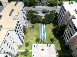 Picture of 320 NE 12 Avenue # 703, Hallandale Beach, FL 33009