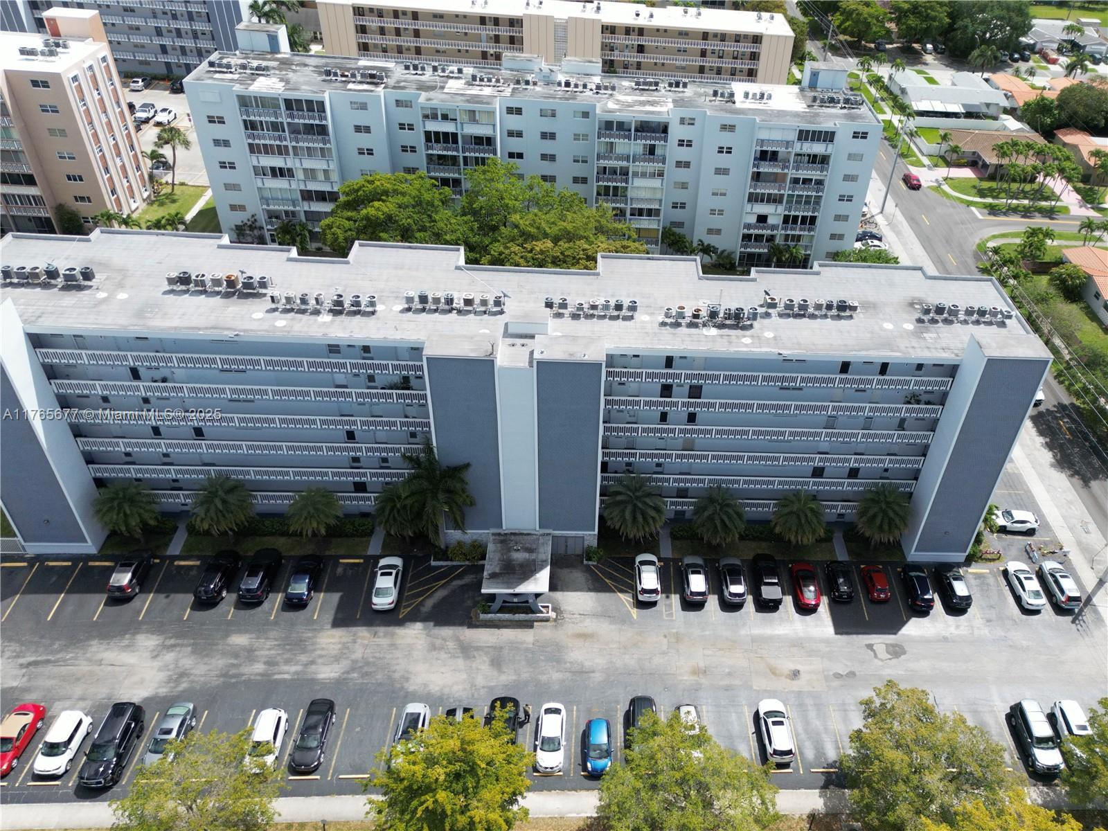 Picture of 320 NE 12 Avenue # 703, Hallandale Beach, FL 33009