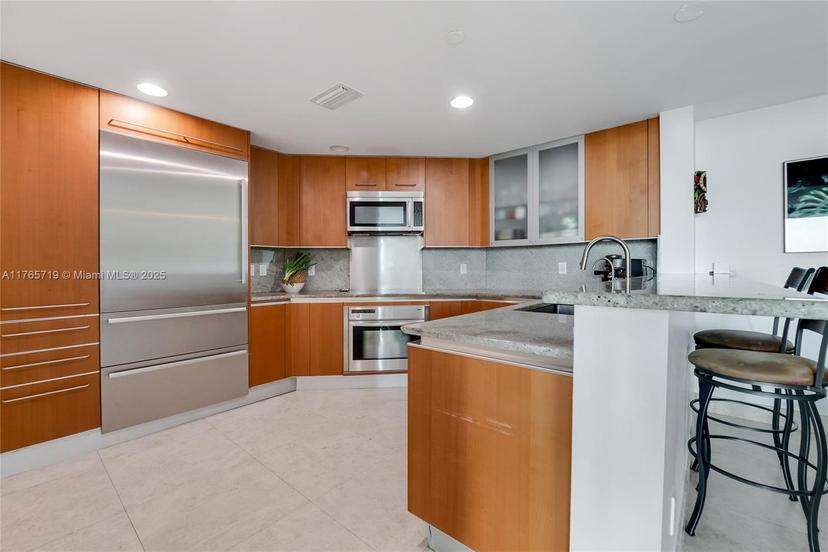 Picture of 2627 S Bayshore Dr # 605, Miami FL 33133