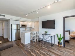 Picture of 19201 Collins Ave # 716, Sunny Isles Beach, FL 33160