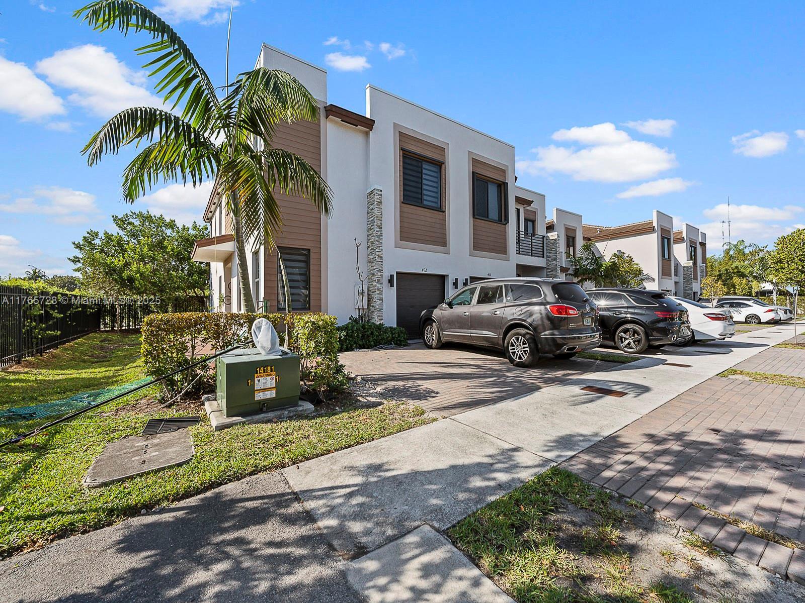 Picture of 402 NE 211Th Ter # 0, Miami, FL 33179
