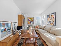 Picture of 402 NE 211Th Ter # 0, Miami, FL 33179