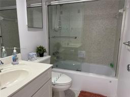 Picture of 3801 S Ocean Dr # 8T, Hollywood, FL 33019