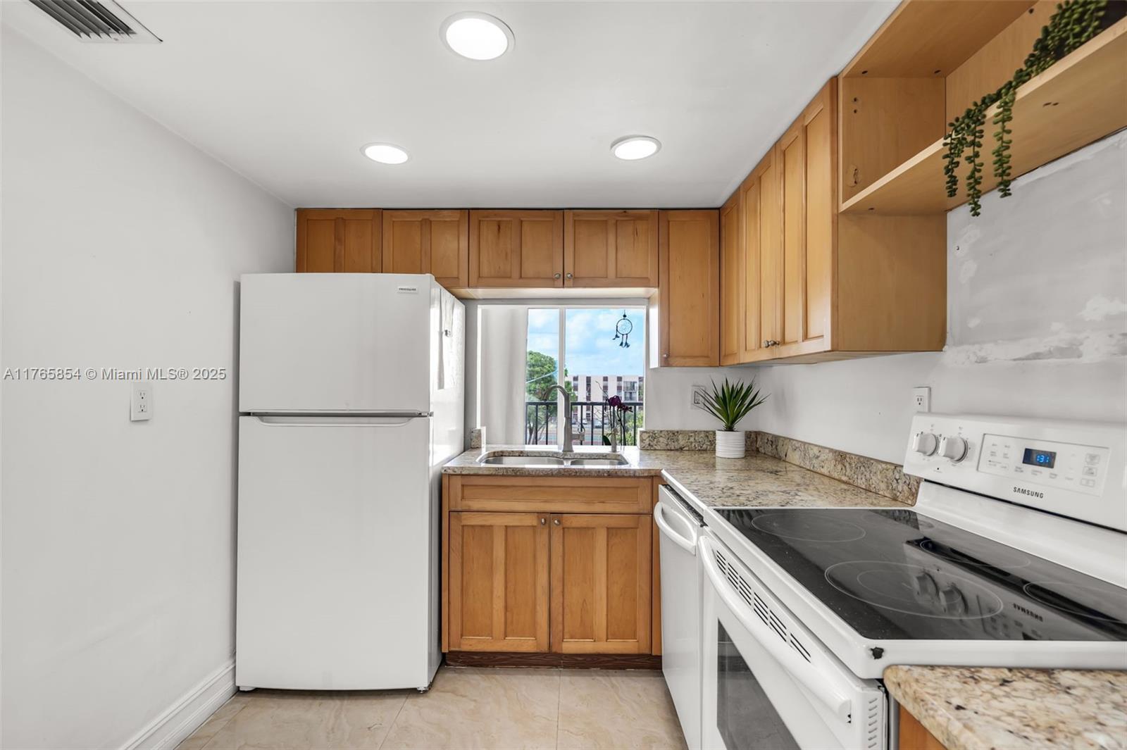 Picture of 9431 SW 4Th St # 405, Miami, FL 33174