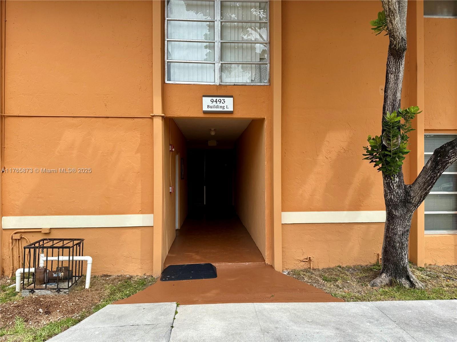 Picture of 9493 SW 76Th St # L3, Miami, FL 33173