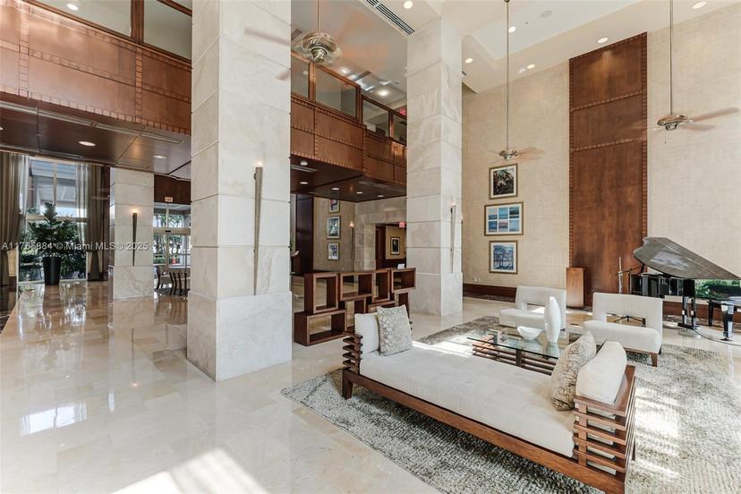 Picture of 19501 W Country Club Dr # 1613, Aventura FL 33180