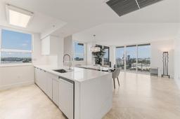 Picture of 19501 W Country Club Dr # 1613, Aventura, FL 33180