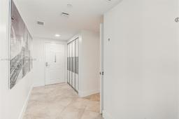 Picture of 19501 W Country Club Dr # 1613, Aventura, FL 33180