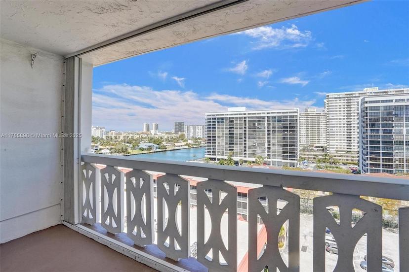 Picture of 3113 S Ocean Dr # 1004, Hallandale Beach FL 33009