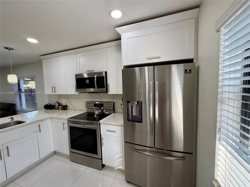 Picture of 10449 NW 6Th St, Pembroke Pines FL 33026
