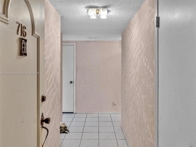 Picture of 800 NE 195Th St # 716, Miami FL 33179