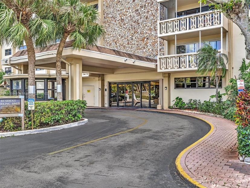 Picture of 800 NE 195Th St # 716, Miami FL 33179