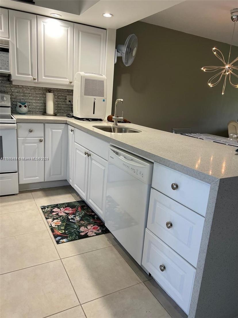 Picture of 4800 Hillcrest Ln # 402, Hollywood FL 33021