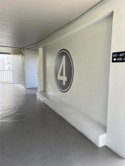 Picture of 4800 Hillcrest Ln # 402, Hollywood, FL 33021