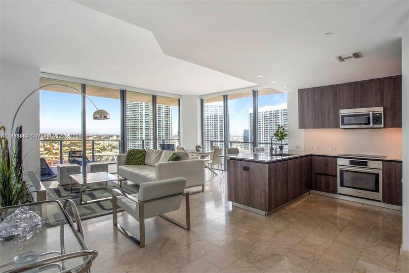 Picture of 68 SE 6Th St # 2412, Miami FL 33131