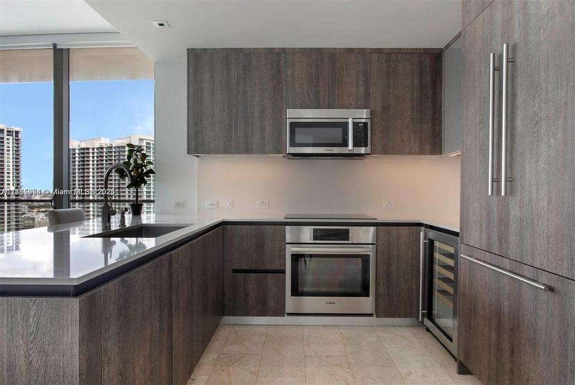 Picture of 68 SE 6Th St # 2412, Miami FL 33131