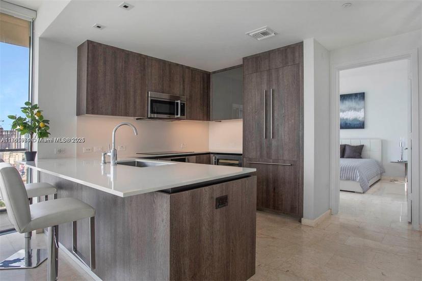 Picture of 68 SE 6Th St # 2412, Miami FL 33131