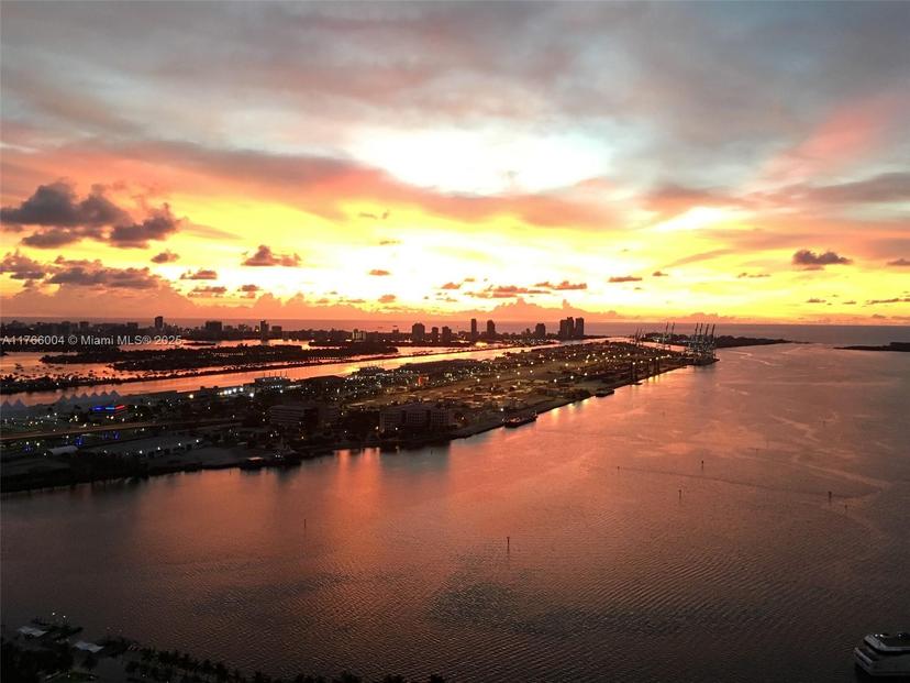 Picture of 50 Biscayne Blvd # 4810, Miami FL 33132