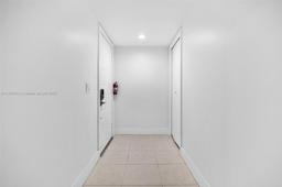 Picture of 369 Lakeview Dr # 102, Weston, FL 33326