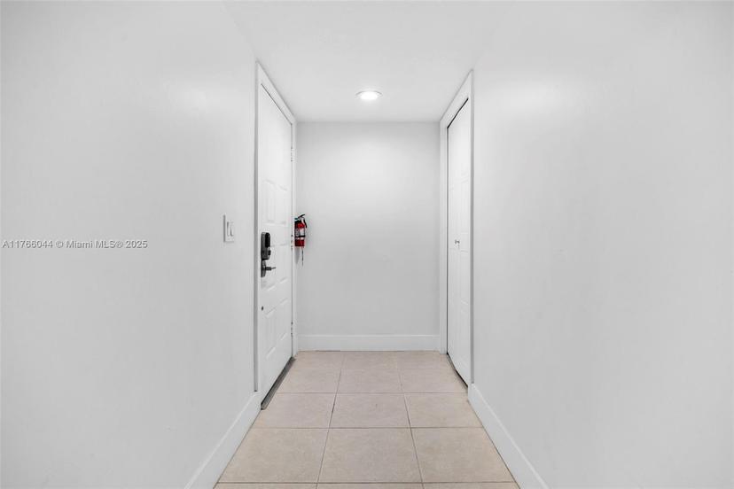 Picture of 369 Lakeview Dr # 102, Weston FL 33326
