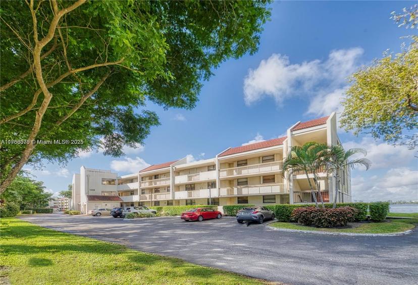 Picture of 109 Lake Emerald Dr # 304, Oakland Park FL 33309
