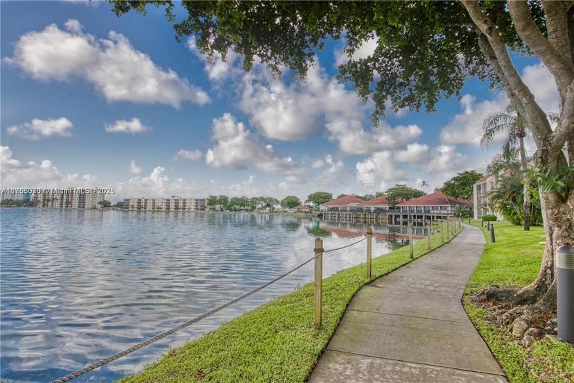 Picture of 109 Lake Emerald Dr # 304, Oakland Park FL 33309