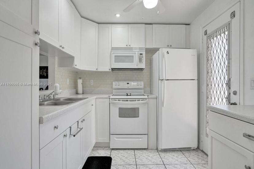 Picture of 1025 SE 2Nd Ave # 205, Dania Beach FL 33004