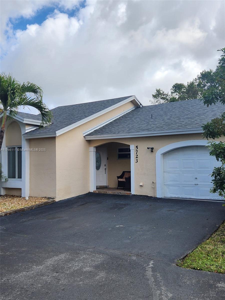 Picture of 5723 NW 100Th Ct, Doral, FL 33178