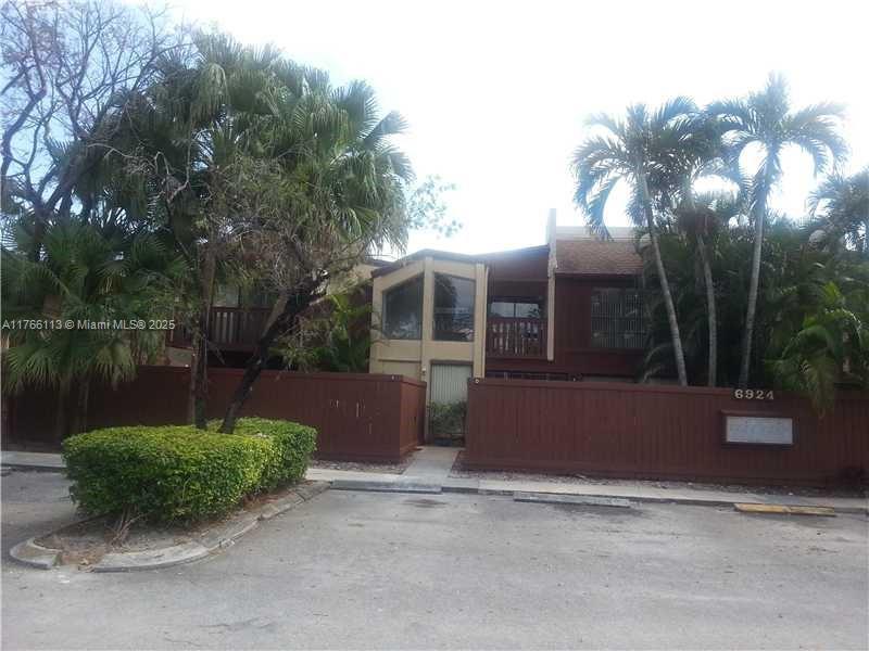 Picture of 6924 SW 114Th Pl # C56, Miami, FL 33173