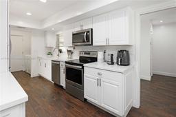 Picture of 19915 NE 10Th Place Way, Miami, FL 33179