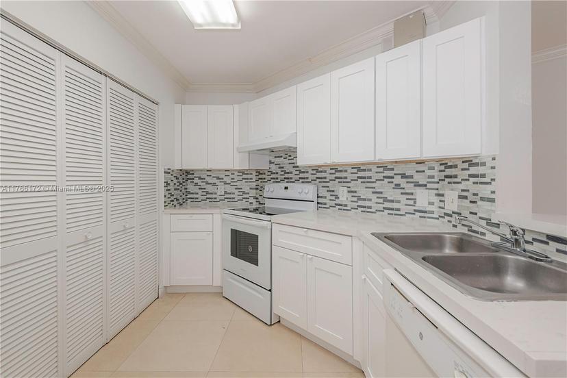 Picture of 6292 NW 186Th St # 305, Hialeah FL 33015