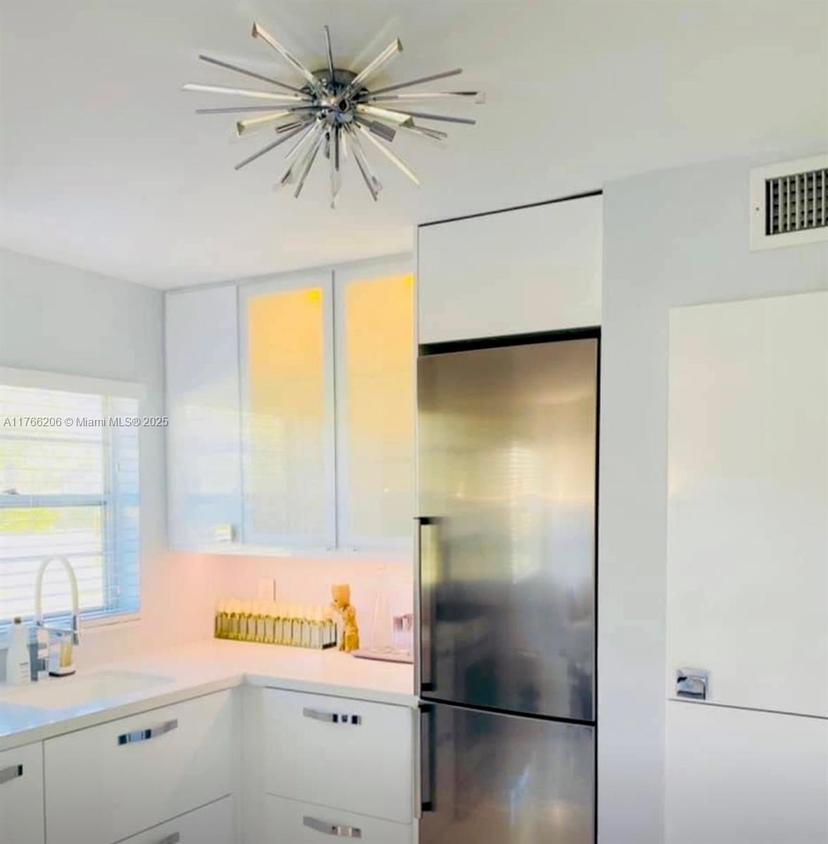 Picture of 5186 NE 6Th Ave # 703, Oakland Park FL 33334
