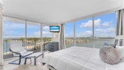 Picture of 7601 E Treasure Dr # 1518, North Bay Village, FL 33141